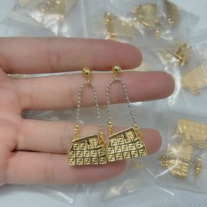 Aretes modelo Fendi Tipo cartera
