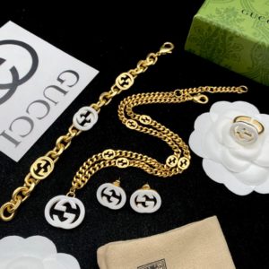 Set GG en Negro y Dorado Collar - Anillo - Pulsera - Aretes
