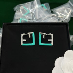 Aretes Modelo Fendi Tipo cuadrados